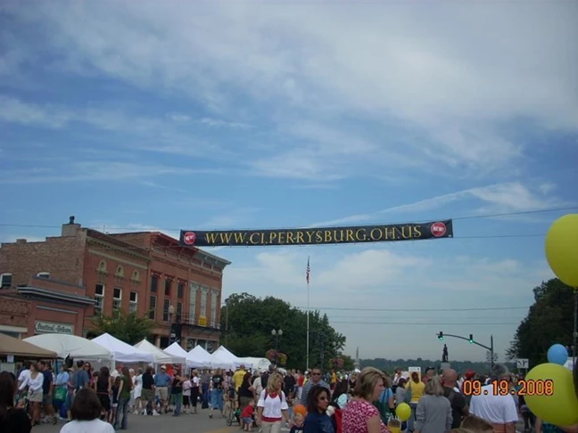 Street Banner in Downtown Perrysburg with Perrysburg Schools Website